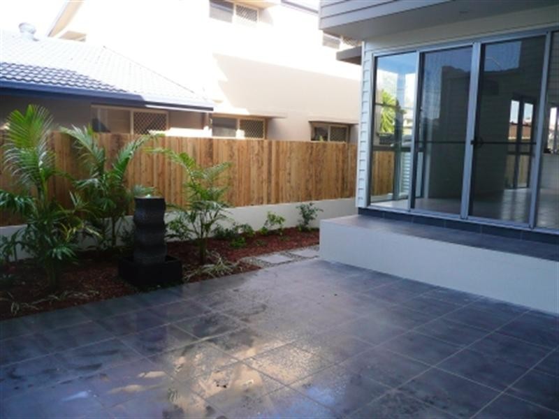 2/32 Parr, Biggera Waters QLD 4216