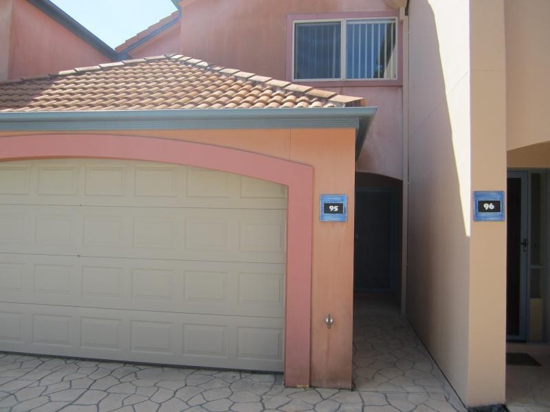 95 John Lund Drive, Hope Island QLD 4212