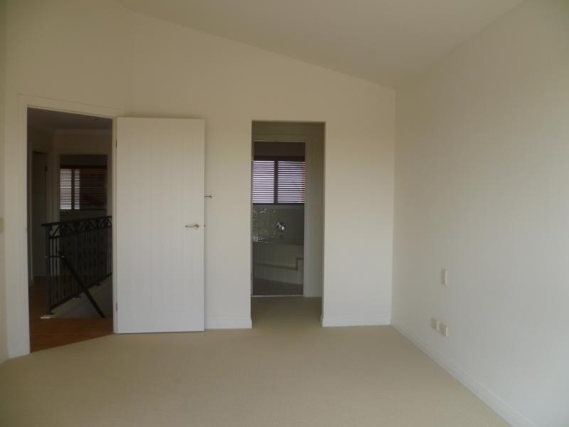 95 John Lund Drive, Hope Island QLD 4212