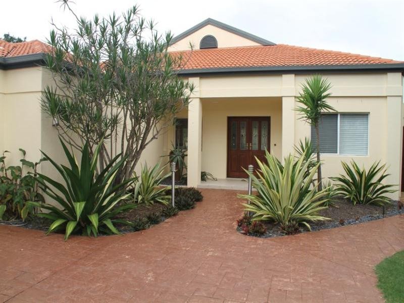 1104 Beechwood Drive, Hope Island QLD 4212