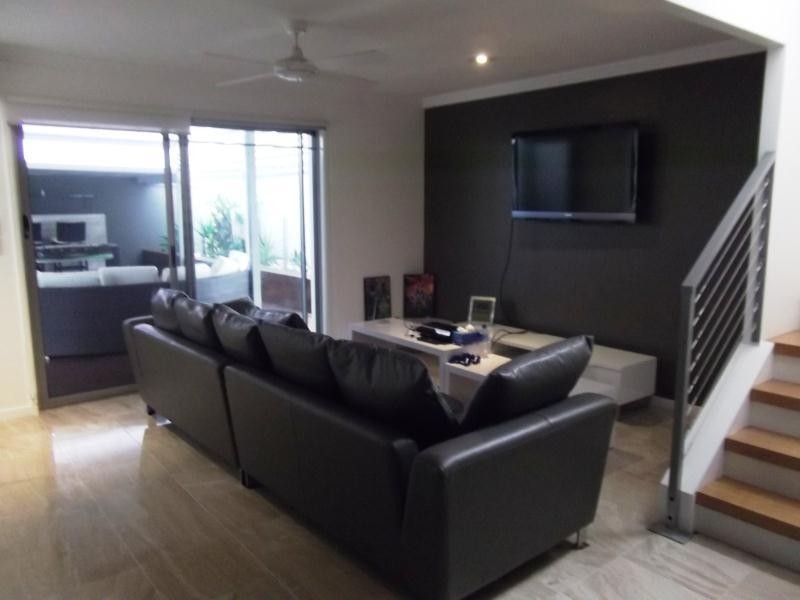 2/27 Lenneberg Street, Southport QLD 4215