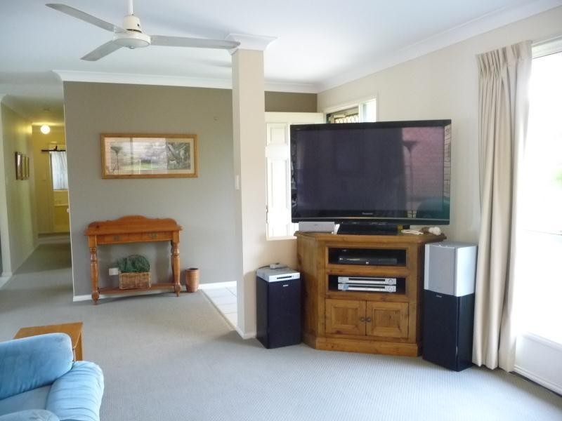 10 Raven Parade, Burleigh Waters QLD 4220