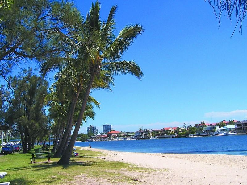 19 Riverview Parade, Surfers Paradise QLD 4217