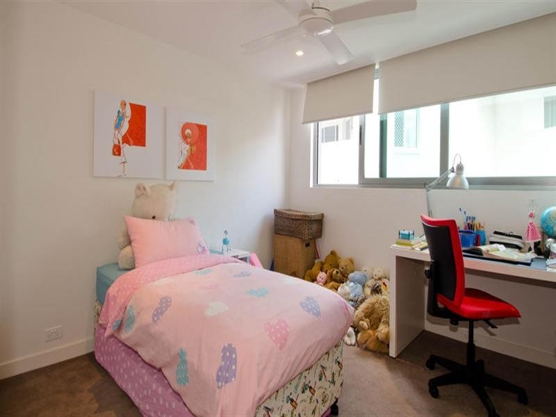 2 446 Marine Parade, Biggera Waters QLD 4216