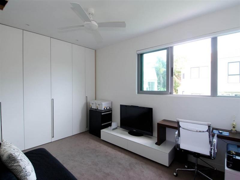 2 446 Marine Parade, Biggera Waters QLD 4216