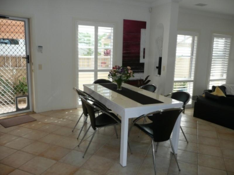 2-161 Stanhill Drive, Chevron Island QLD 4217