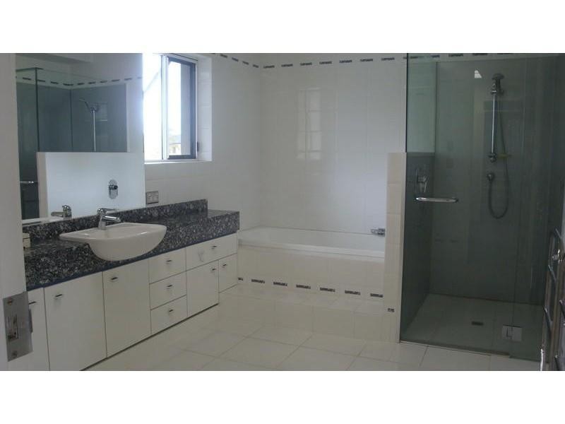 2 Marseille Court, Sorrento QLD 4217