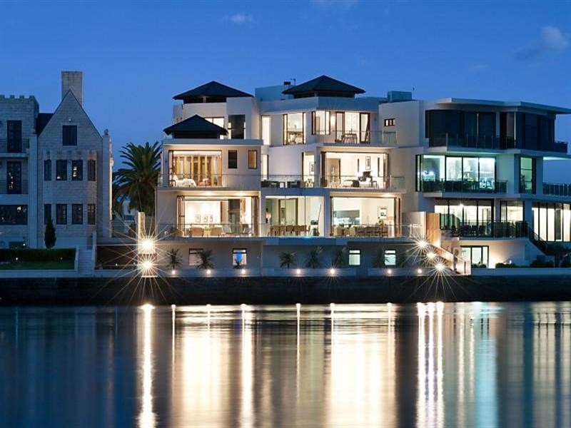 50 Knightsbridge Parade West, Sovereign Islands QLD 4216