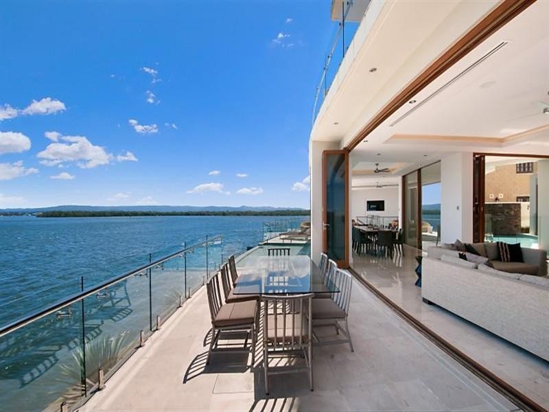 50 Knightsbridge Parade West, Sovereign Islands QLD 4216
