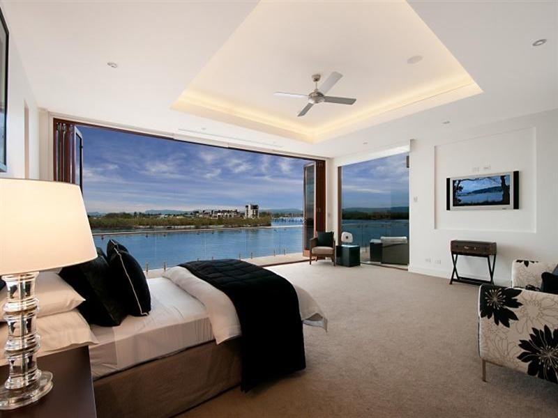 50 Knightsbridge Parade West, Sovereign Islands QLD 4216