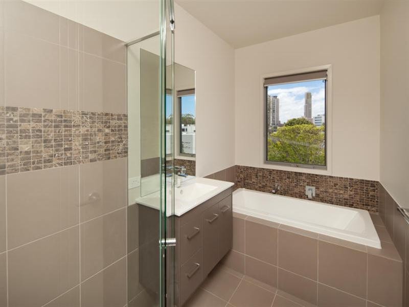 11 Kate Street, Southport QLD 4215