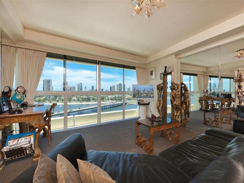 75 Brighton Parade, Southport QLD 4215