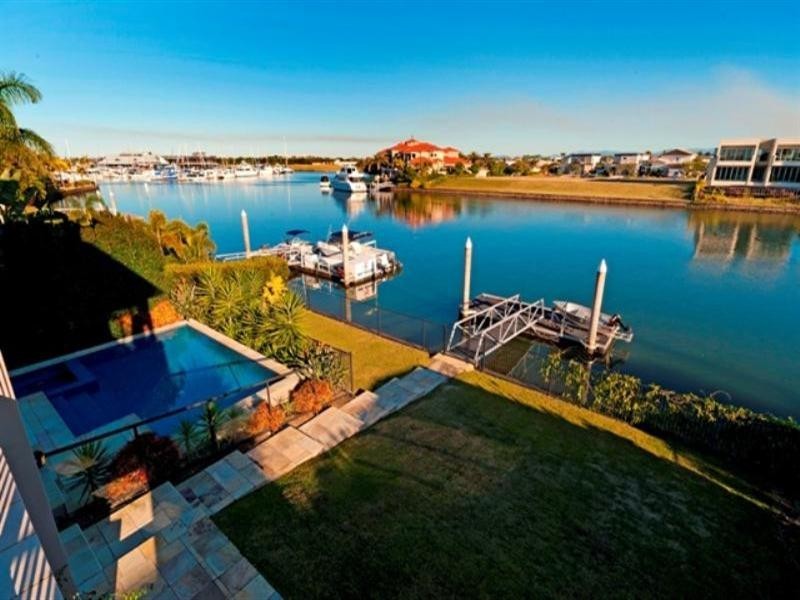 1657 Riverdale Drive, Hope Island QLD 4212