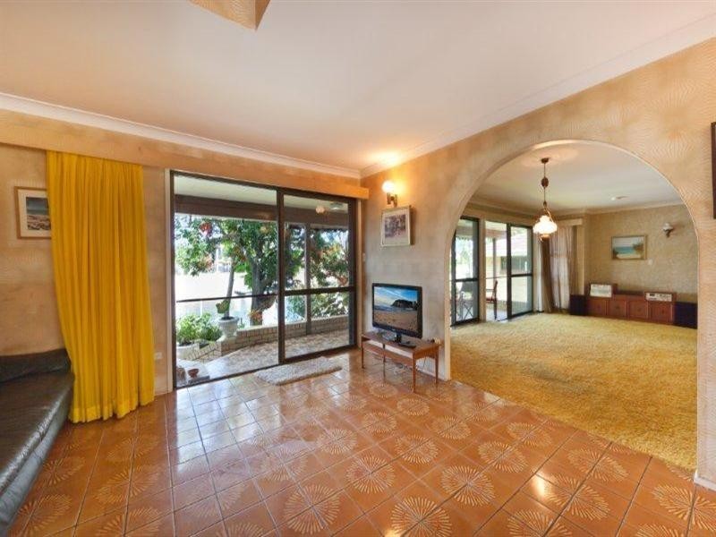 8 Midshipman Court, Surfers Paradise QLD 4217