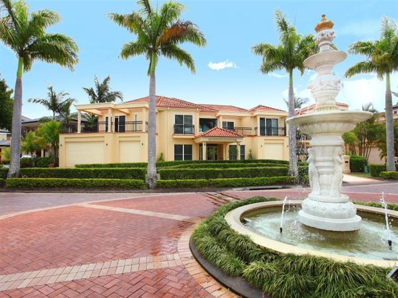 35 Istana View, Clear Island Waters QLD 4226