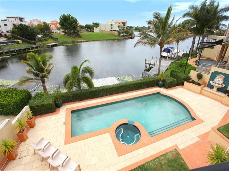 35 Istana View, Clear Island Waters QLD 4226