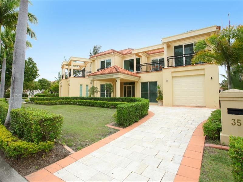 35 Istana View, Clear Island Waters QLD 4226