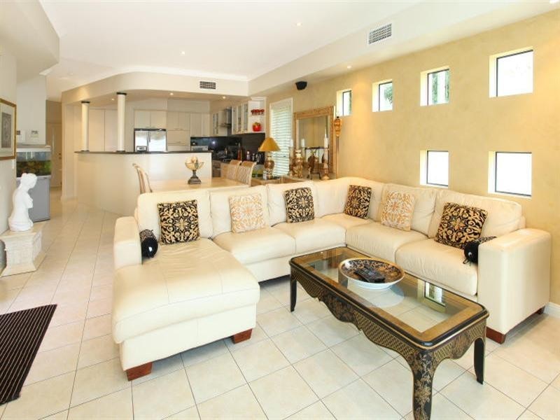 35 Istana View, Clear Island Waters QLD 4226