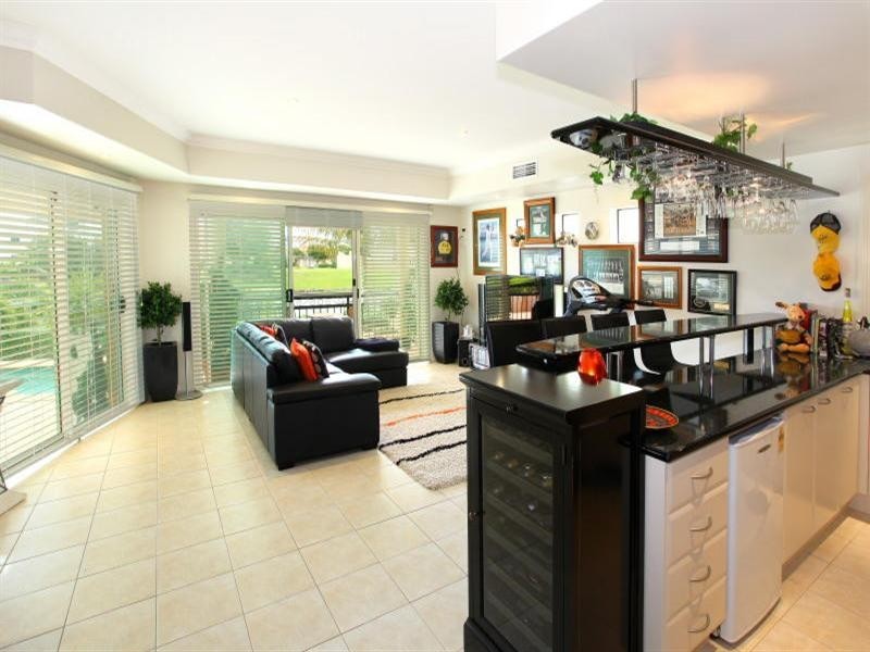 35 Istana View, Clear Island Waters QLD 4226