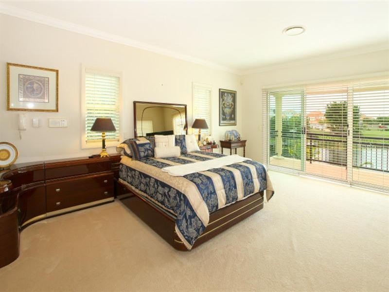 35 Istana View, Clear Island Waters QLD 4226