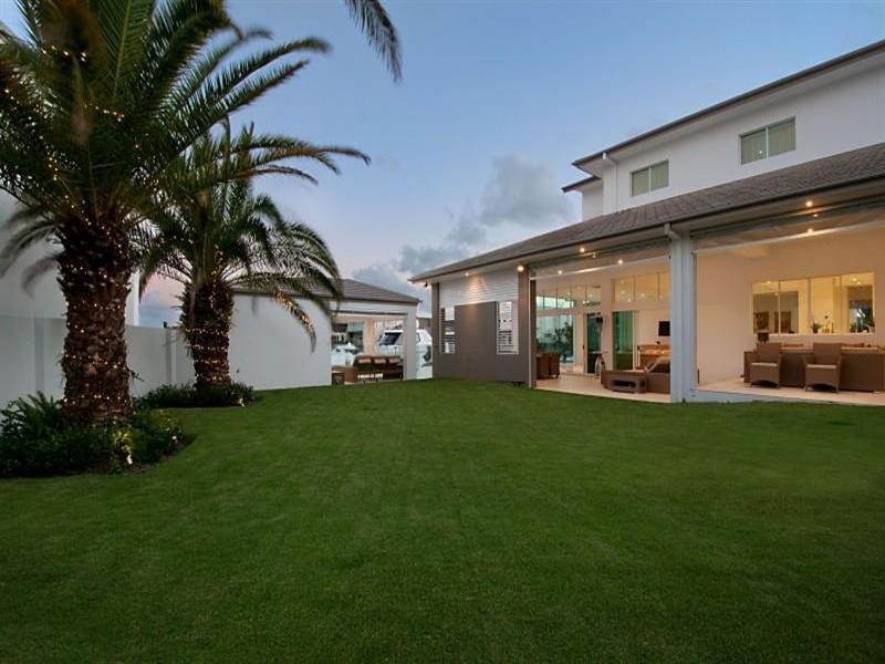 1 – 3 Knightsbridge Parade East, Sovereign Islands QLD 4216