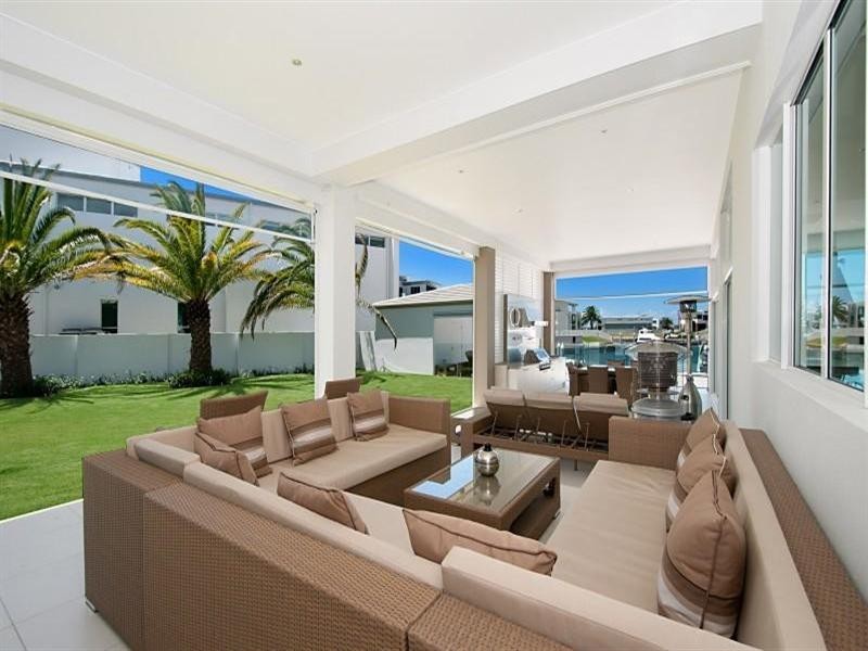 1 – 3 Knightsbridge Parade East, Sovereign Islands QLD 4216