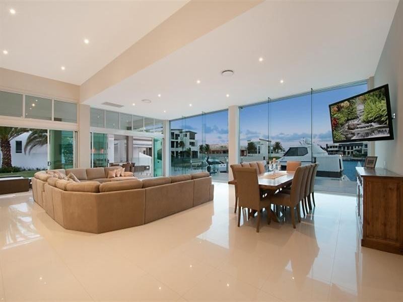 1 – 3 Knightsbridge Parade East, Sovereign Islands QLD 4216