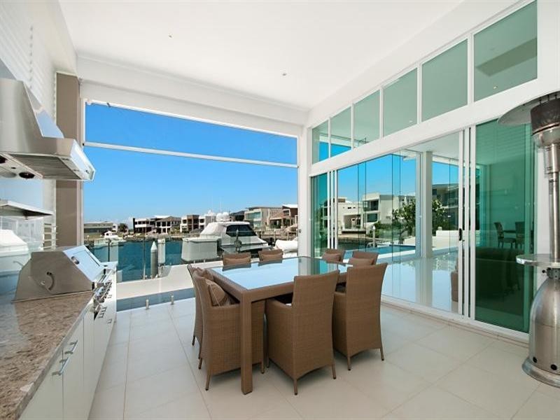 1 – 3 Knightsbridge Parade East, Sovereign Islands QLD 4216