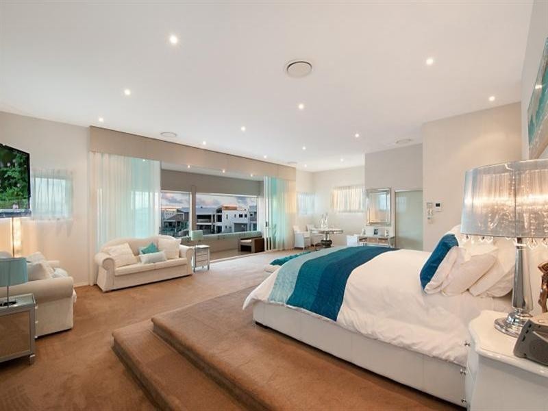 1 – 3 Knightsbridge Parade East, Sovereign Islands QLD 4216