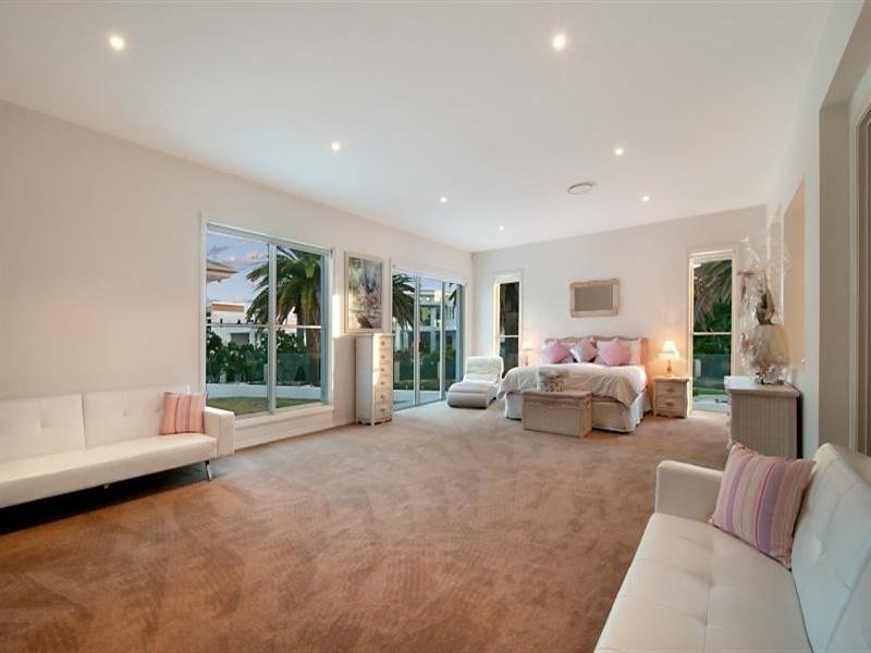 1 – 3 Knightsbridge Parade East, Sovereign Islands QLD 4216