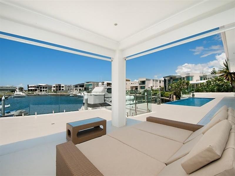 1 – 3 Knightsbridge Parade East, Sovereign Islands QLD 4216