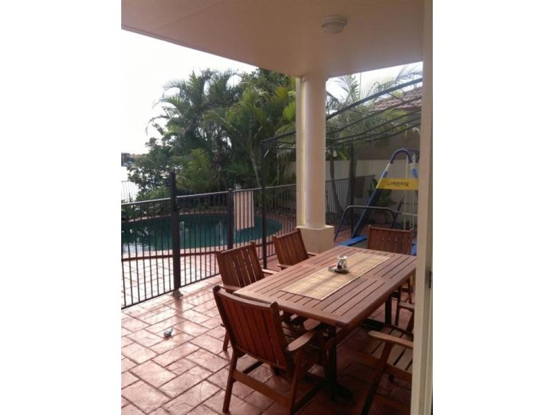 8 Sabrina Avenue, Helensvale QLD 4212