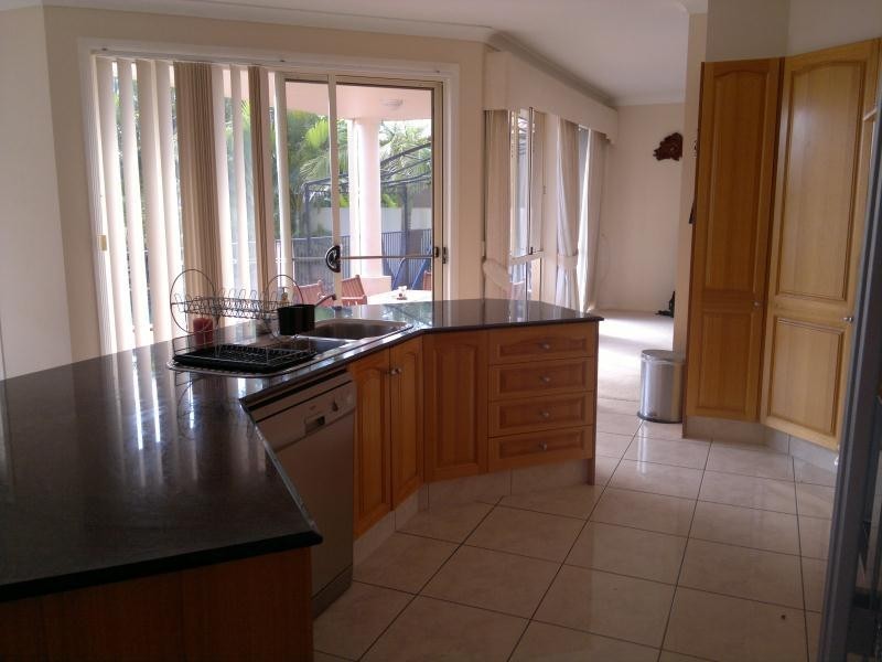 8 Sabrina Avenue, Helensvale QLD 4212