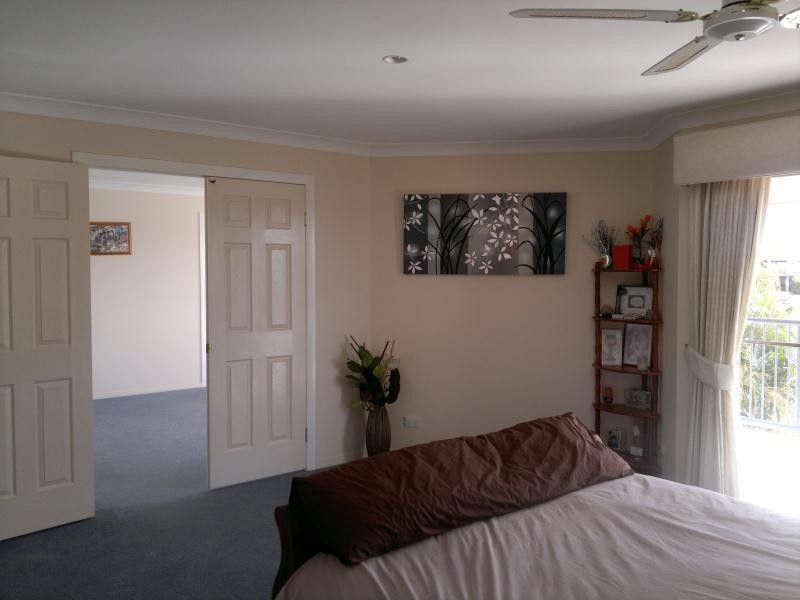 8 Sabrina Avenue, Helensvale QLD 4212