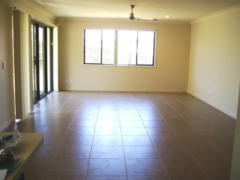 1/1 Brunswick Street, Pacific Pines QLD 4211