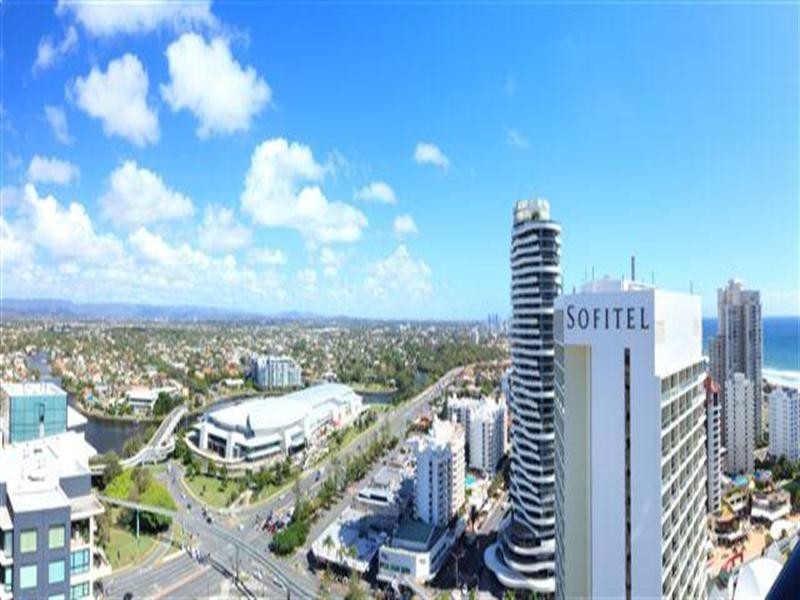 4 Charles Avenue, Broadbeach QLD 4218