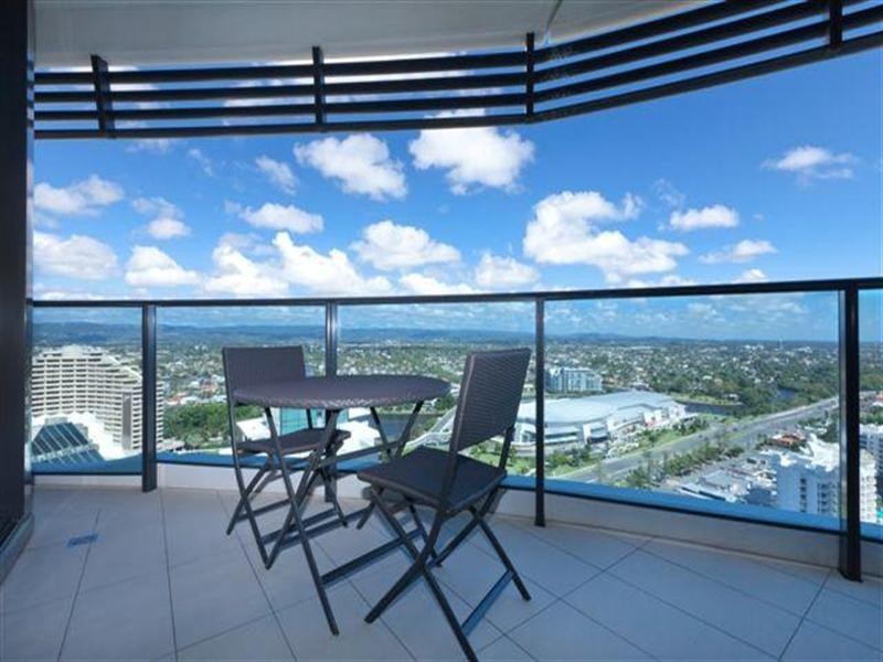 4 Charles Avenue, Broadbeach QLD 4218