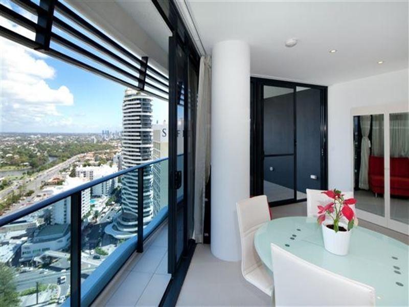 4 Charles Avenue, Broadbeach QLD 4218