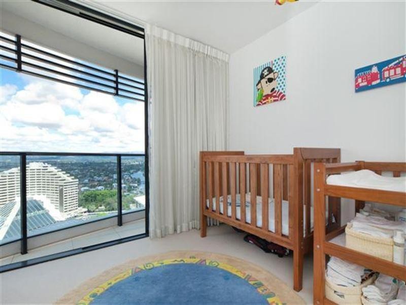 4 Charles Avenue, Broadbeach QLD 4218