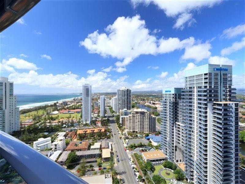 4 Charles Avenue, Broadbeach QLD 4218