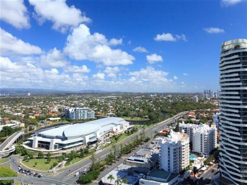4 Charles Avenue, Broadbeach QLD 4218