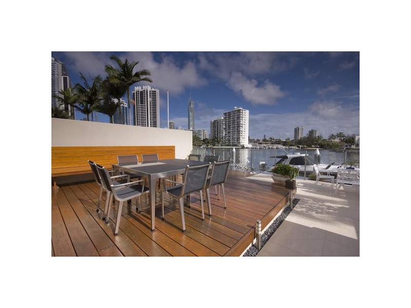 Chevron Island QLD 4217