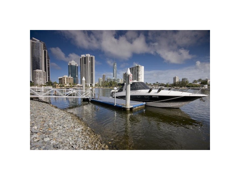 Chevron Island QLD 4217