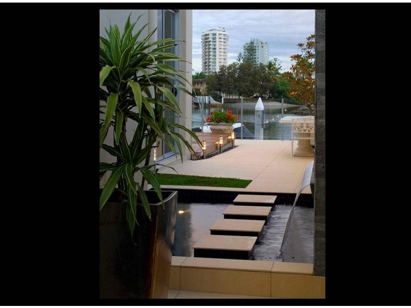 Chevron Island QLD 4217