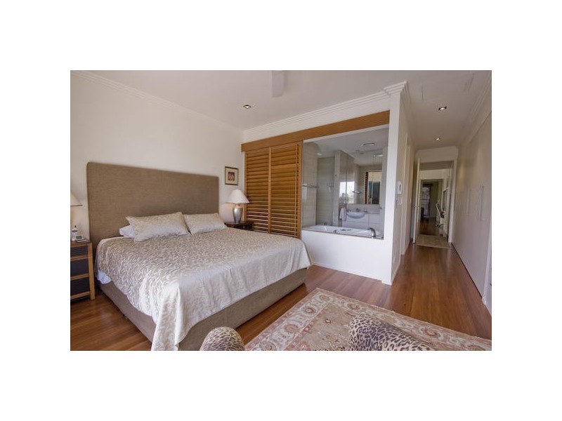 Chevron Island QLD 4217