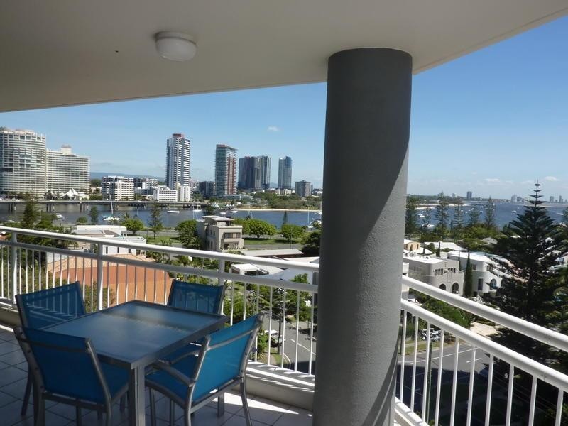 35 11 Hughes Avenue, Main Beach QLD 4217
