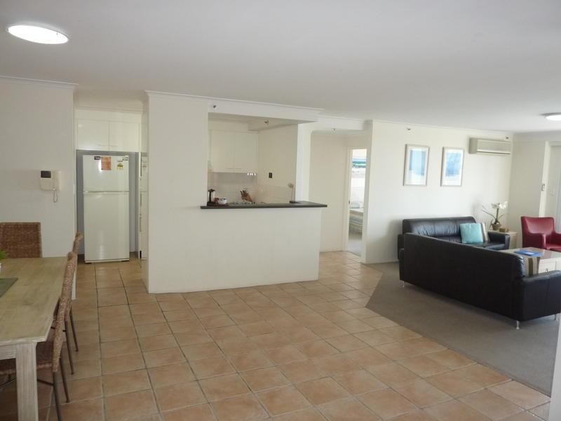 35 11 Hughes Avenue, Main Beach QLD 4217