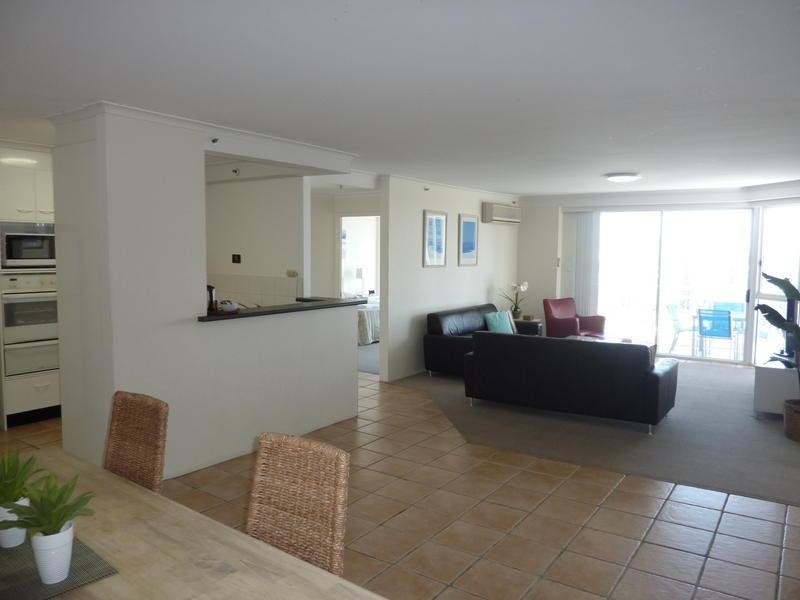 35 11 Hughes Avenue, Main Beach QLD 4217