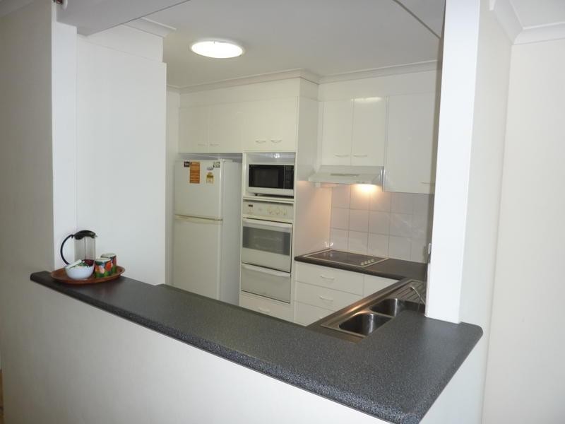 35 11 Hughes Avenue, Main Beach QLD 4217