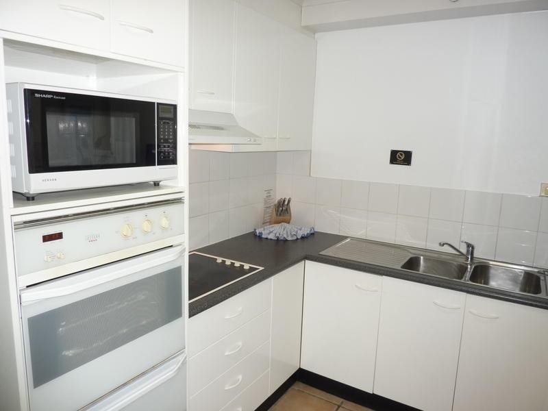 35 11 Hughes Avenue, Main Beach QLD 4217
